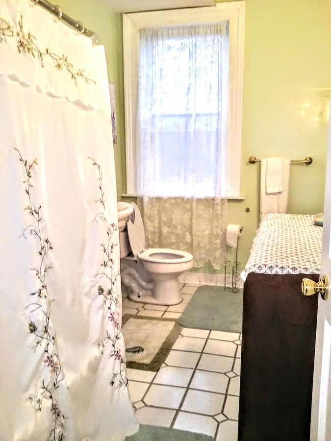 Six Acres Bed And Breakfast Синсинати Екстериор снимка