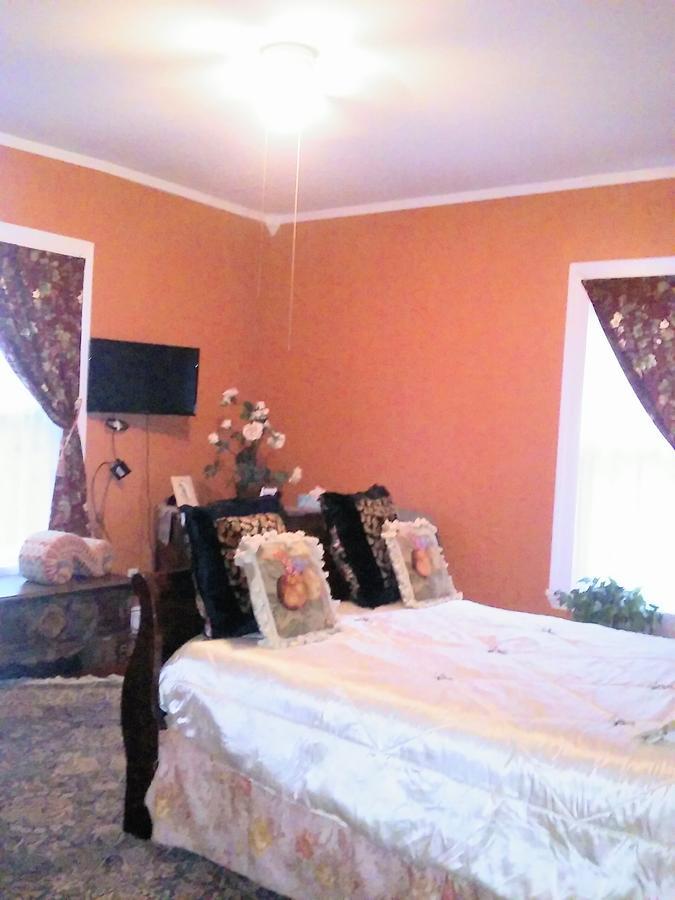 Six Acres Bed And Breakfast Синсинати Екстериор снимка